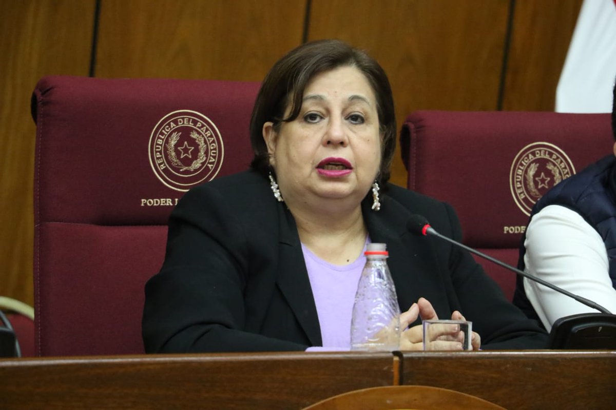 SenadoPy (@senadorespy) on Twitter photo Los senadores <a href="/FilizzolaRafael/">Rafael Filizzola</a>, <a href="/esperanza_py/">Esperanza Martinez</a>, <a href="/IgnacioIramain_/">Ignacio Iramain</a> y <a href="/OviedoSenador/">José Oviedo</a>, encabezan la audiencia pública referente a “revisión del anexo C” es política de estado y causa nacional; convocada por la Bancada democrática, acompaña el dip. <a href="/Raulben/">Raúl Benitez</a>
📍Sala de sesiones del CN. Los senadores <a href="/FilizzolaRafael/">Rafael Filizzola</a>, <a href="/esperanza_py/">Esperanza Martinez</a>, <a href="/IgnacioIramain_/">Ignacio Iramain</a> y <a href="/OviedoSenador/">José Oviedo</a>, encabezan la audiencia pública referente a “revisión del anexo C” es política de estado y causa nacional; convocada por la Bancada democrática, acompaña el dip. <a href="/Raulben/">Raúl Benitez</a>
📍Sala de sesiones del CN.