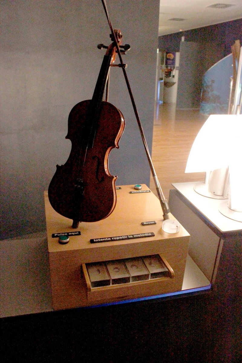 Hoy, Día Europeo de la Música, compartimos las imágenes de los rincones musicales del Museo. Visítanos y ¡descubre la relación entre Ciencia y Música!