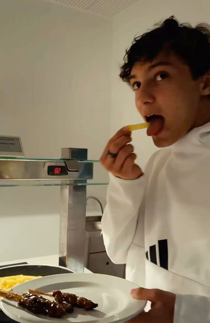 📁 (@bearnellifiles) on Twitter photo 