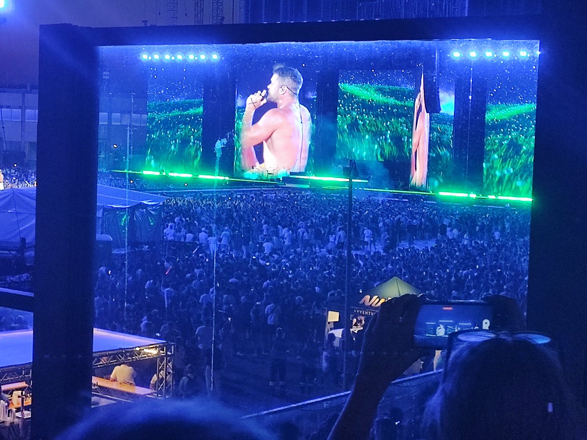 AngyValentine's tweet photo. Che seratona raga 🔥🔥
Meravigliosi @Imaginedragons 💖💖💖

Hopin' to see you once again soon! 🫶🏻🫶🏻🐉

#imaginedragons
#ImagineDragonsPadova https://t.co/XHsrxnvHiW