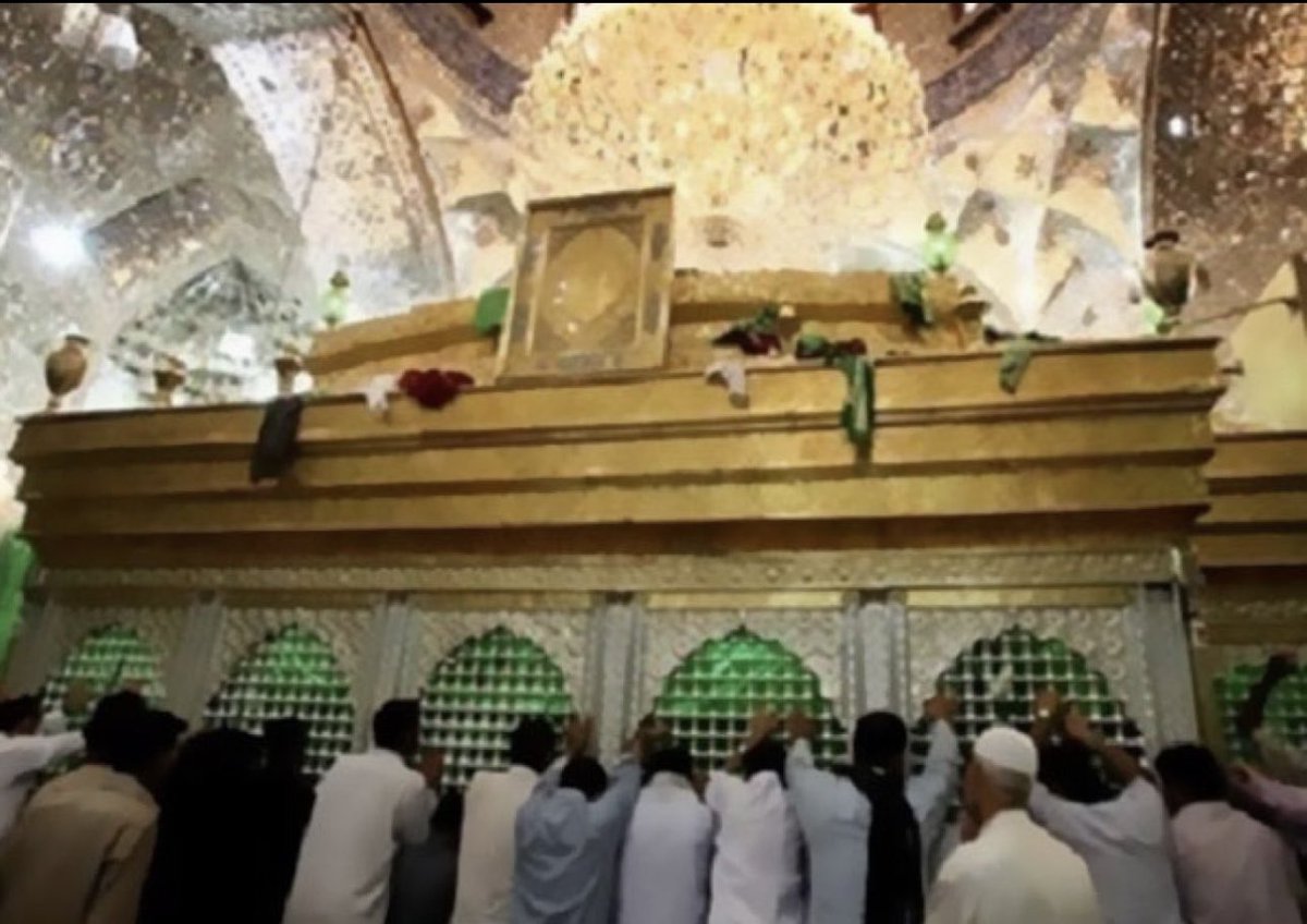 #تجريد_التوحيد
(1)-ما أصل الشرك في العالم كله؟
"أصل شرك العالم، طلب الحوائج من الموتى، والاستغاثة بهم، والتّوجُّه إليهم".
#ابن_القيم "مدارج السالكين" 1/ 533
(2)-وما أعظم الشرك في العالم؟
"من أعظم الشرك أن يستغيث الإنسان برجل ميت عند المصائب، فيقول:
يا سيدي فلان .. يطلب منه إزالة