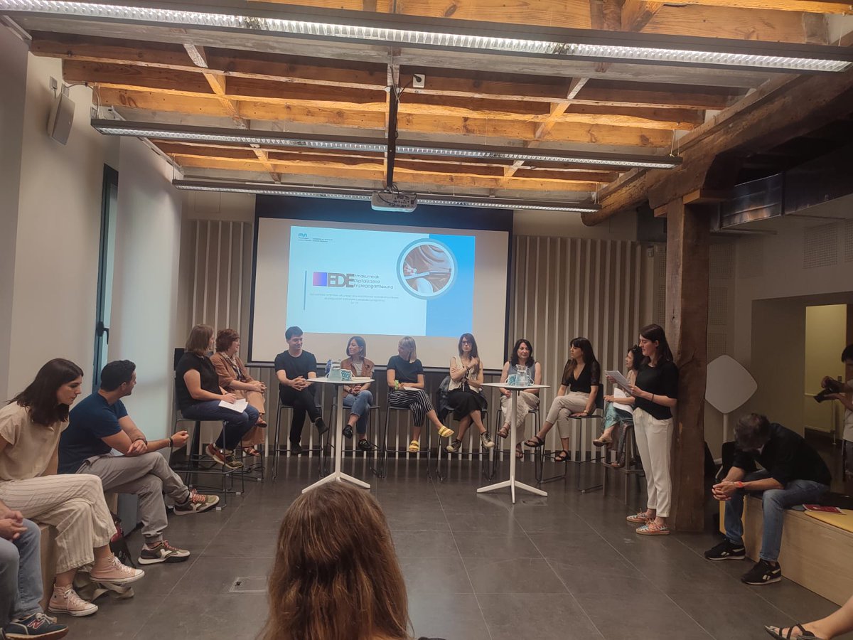 Aretxabaleta Mondragon fakultateak , Debagoieneko emakumeen enplegagarritasuna sustatzeko, EDE klik Morea tresna aurkeztu da.
Emplegua lortzeko gaitasun digitalek duten garrantzia azpimarratu da. 
EDE.eus atarian   formakuntza eskaintza dago eskuragatri. <a href="/i_Tlent/">iTlent</a>