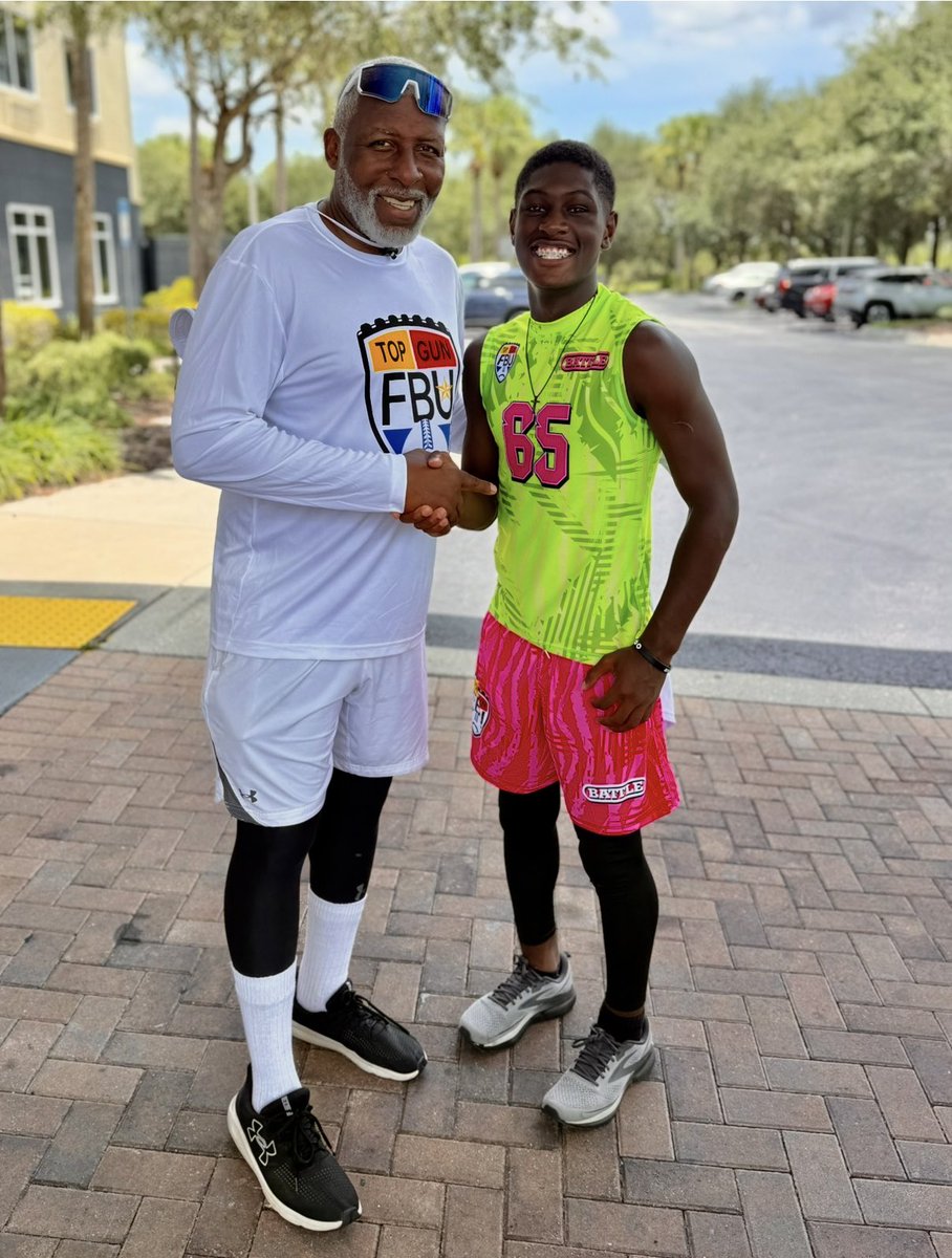 Correy Elder ll (5⭐️QB) (@correyelderll) on Twitter photo Just going about my day and ran into the Sniper himself. Coach Ray Isaac.
<a href="/FBUcamp/">Football University</a> #TopGun 🏈 Just going about my day and ran into the Sniper himself. Coach Ray Isaac.
<a href="/FBUcamp/">Football University</a> #TopGun 🏈