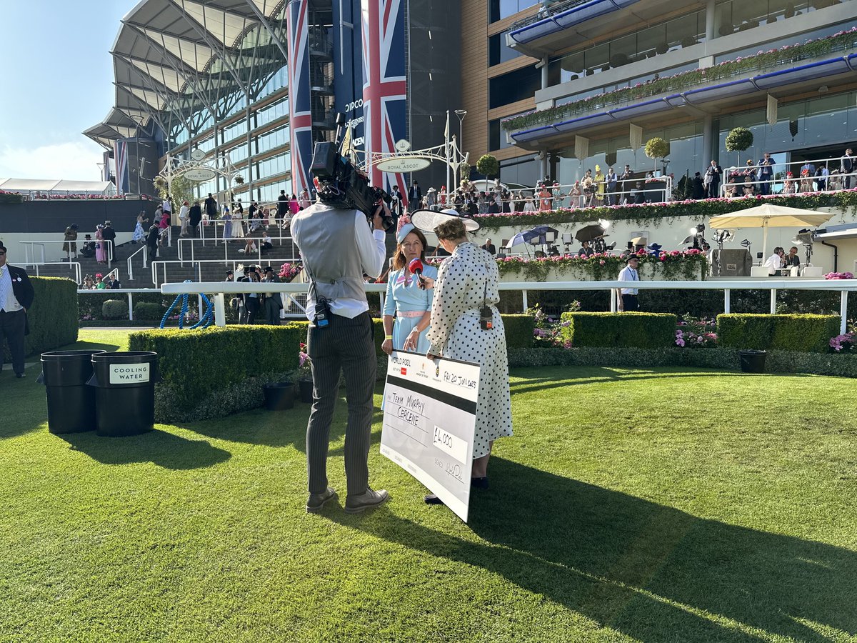WorldPool's tweet image. An underdog story with a huge team effort!

Congrats to all that look after CERCENE, our £4,000 World Pool Moment of the Day winner on Day 4 of #RoyalAscot. 

👏 🙌 @garyfcarroll @HRIRacing