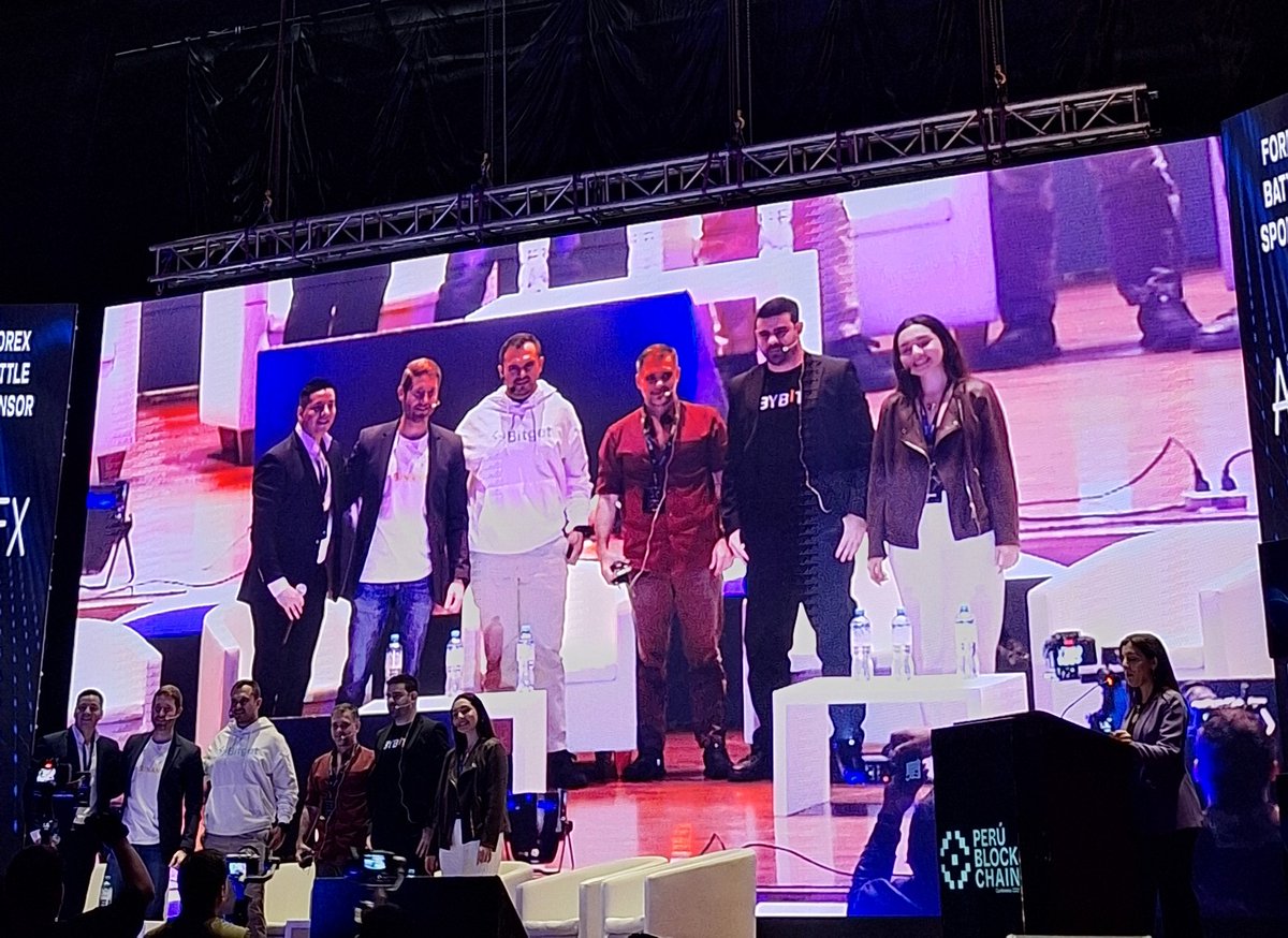 Gran Panel en la <a href="/perublockchain_/">Perú Blockchain Conference 2025</a>  enfatizando la educación. <a href="/BinanceLATAM/">Binance Latinoamérica</a> <a href="/Bybit_Latam/">Bybit LATAM</a> <a href="/BitgetES/">Bitget Español</a>