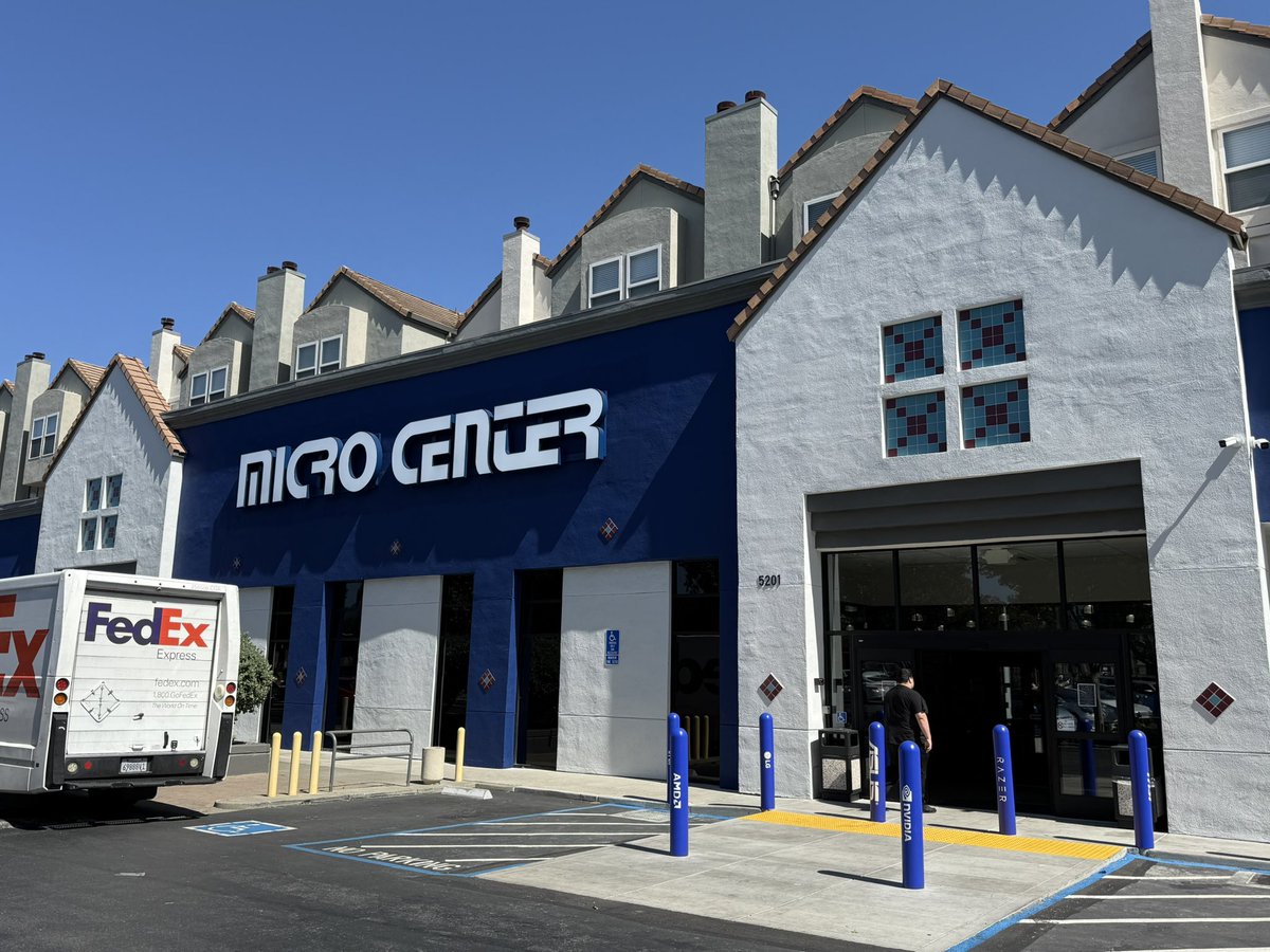 Hello <a href="/microcenter/">Micro Center</a> Santa Clara, I'm inside you!