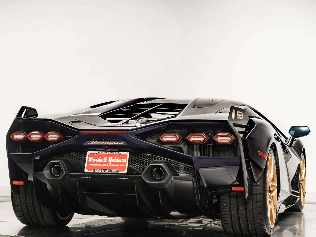 2021 Lamborghini Sian FKP 37 presented in Viola Alethia 🔥 

This is one of only 63 built worldwide in a nod to Lamborghini's founding in 1963, and the FKP 37 pays tribute to the late automotive visionary Ferdinand Piech and the year of his birth