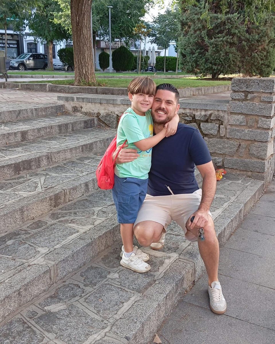 #FelizViernes 
#FelizFinDeSemana 

¿DÓNDE QUEDAN LOS DERECHOS DE LOS NIÑOS?

“Hoy por primera vez y aunque cueste entenderlo has podido llevar a tu hijo al colegio, hoy por primera vez vas a poder recogerlo y hoy por primera vez vas a llevarlo a su fiesta de graduación.