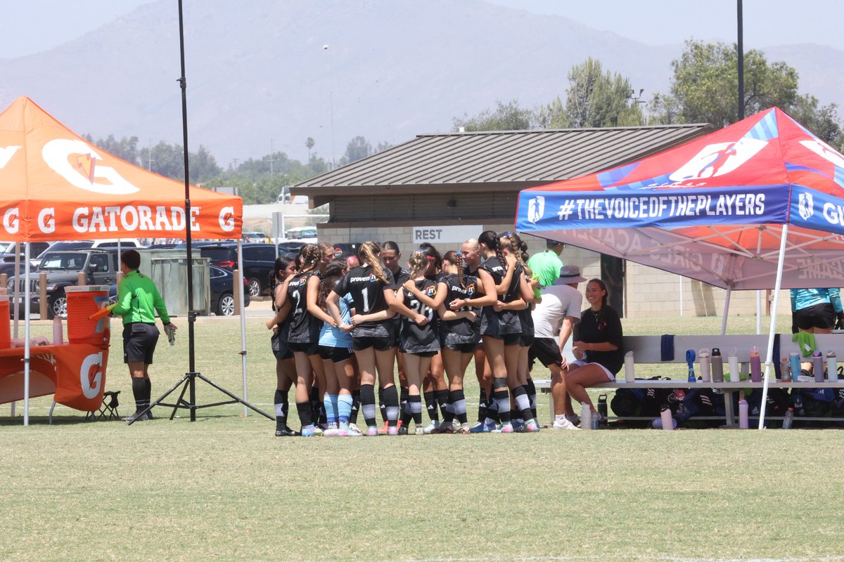 Galaxy 2009 GA opened playoffs with a hard fought 3-0 win over HTX 09 GA. 👊🏼Tremendous defensive team effort and organization earned GK Corona 🧤the shutout. Goals by :
⚽️Ingemunson 🅰️ Nelson 
⚽️Barriball PK
⚽️Barriball 🅰️ McMahon

#wearegalaxy #bluenation
<a href="/galaxy09GA/">Galaxy2009GA</a>