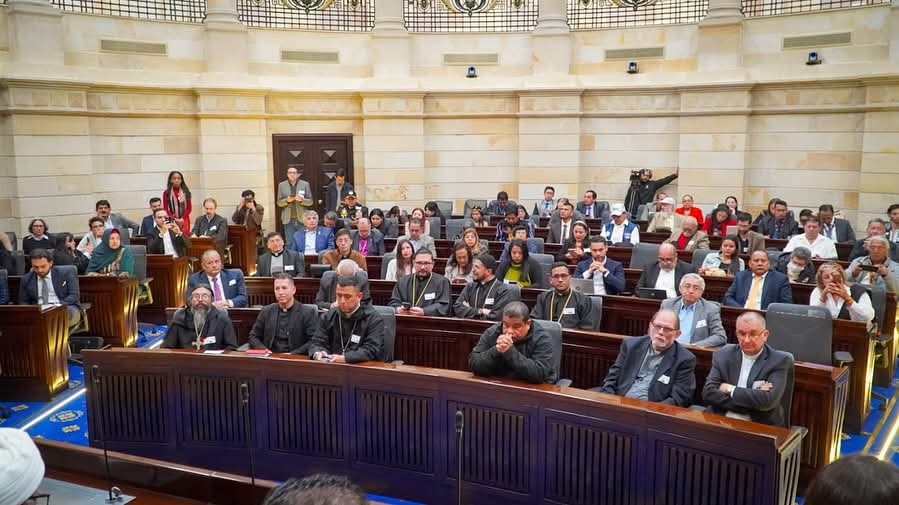 leonardomejiap's tweet image. Desde el Congreso de Colombia alzamos la voz frente al discurso de odio. Participé en un evento por el Día Internacional para Contrarrestar el Discurso de Odio, reflexionando sobre el poder del lenguaje para sanar y reconciliar.
#narrativadepaz #ContraElOdio #Compasión