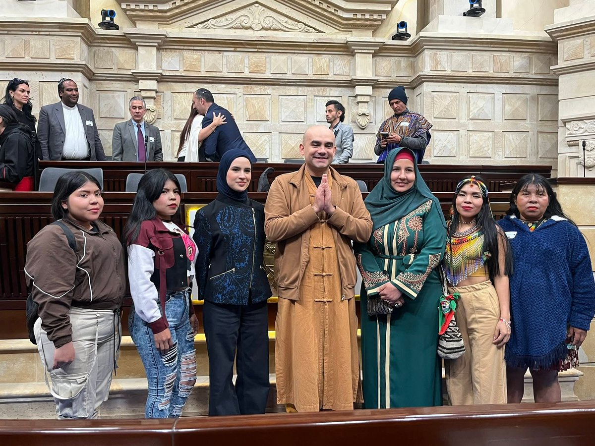 leonardomejiap's tweet image. Desde el Congreso de Colombia alzamos la voz frente al discurso de odio. Participé en un evento por el Día Internacional para Contrarrestar el Discurso de Odio, reflexionando sobre el poder del lenguaje para sanar y reconciliar.
#narrativadepaz #ContraElOdio #Compasión