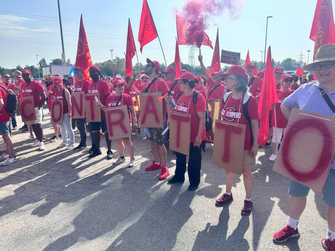 Lucillola (@lucillamasini2) on Twitter photo 10 mila metalmeccanici bloccano la tangenziale di Bologna. La Questura: 'Saranno denunciati'.
Si scrive "Decreto Sicurezza", si legge VERGOGNA SOCIALE.
#DecretoSicurezza #Bologna #metalmeccanici #sciopero #GovernoDellaVergogna #21giugno #20giugno #lavoro <a href="/mauriziolandini/">Maurizio Landini</a> 10 mila metalmeccanici bloccano la tangenziale di Bologna. La Questura: 'Saranno denunciati'.
Si scrive "Decreto Sicurezza", si legge VERGOGNA SOCIALE.
#DecretoSicurezza #Bologna #metalmeccanici #sciopero #GovernoDellaVergogna #21giugno #20giugno #lavoro <a href="/mauriziolandini/">Maurizio Landini</a>
