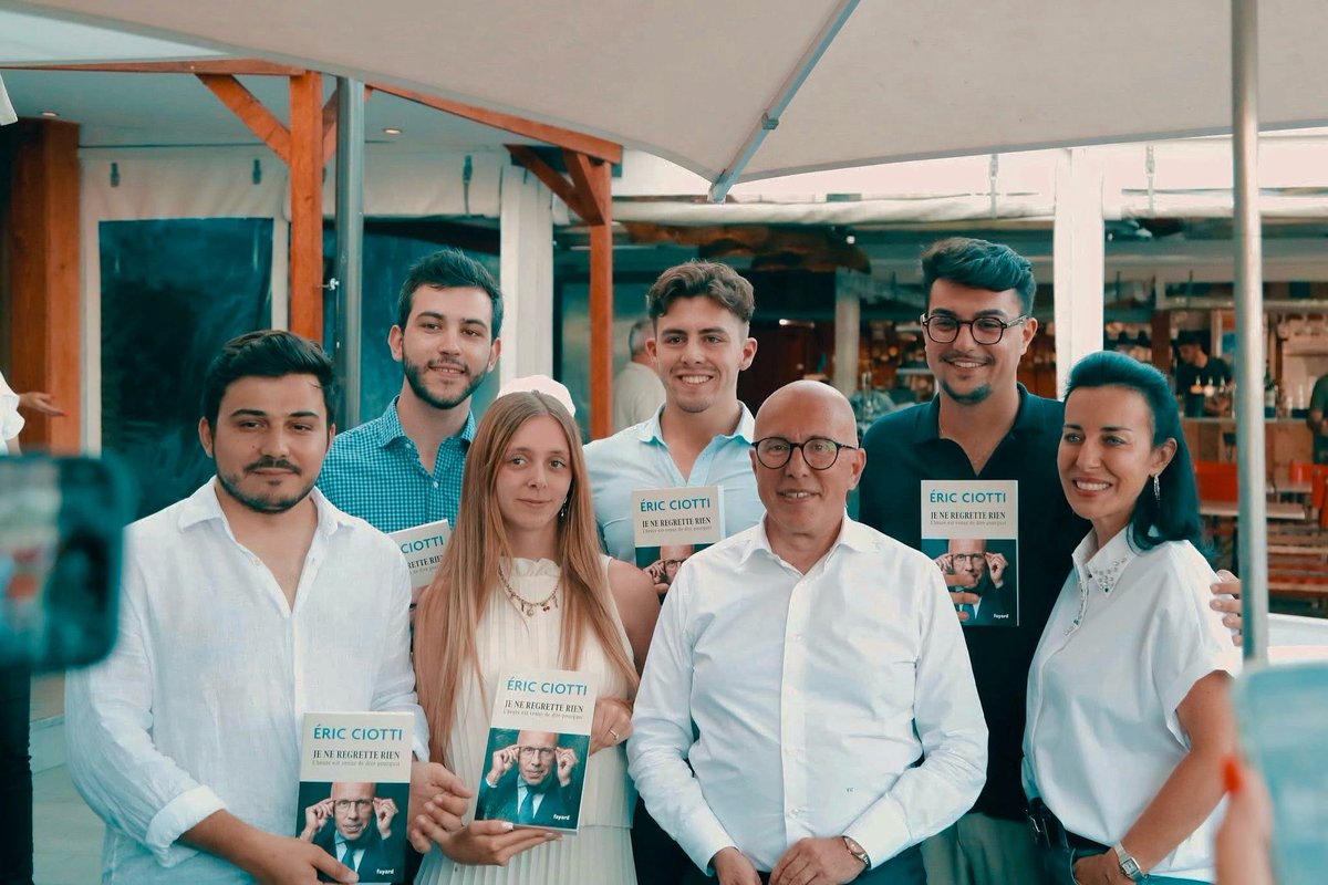 Hier soir à #Menton aux côtés d’<a href="/eciotti/">Eric Ciotti</a> pour la dédicace de son livre #JeNeRegretteRien, en présence d’<a href="/A_Masson06/">Alexandra Masson</a> !

Ensemble, nous porterons l’union des patriotes jusqu’à la victoire ! 🇫🇷✊