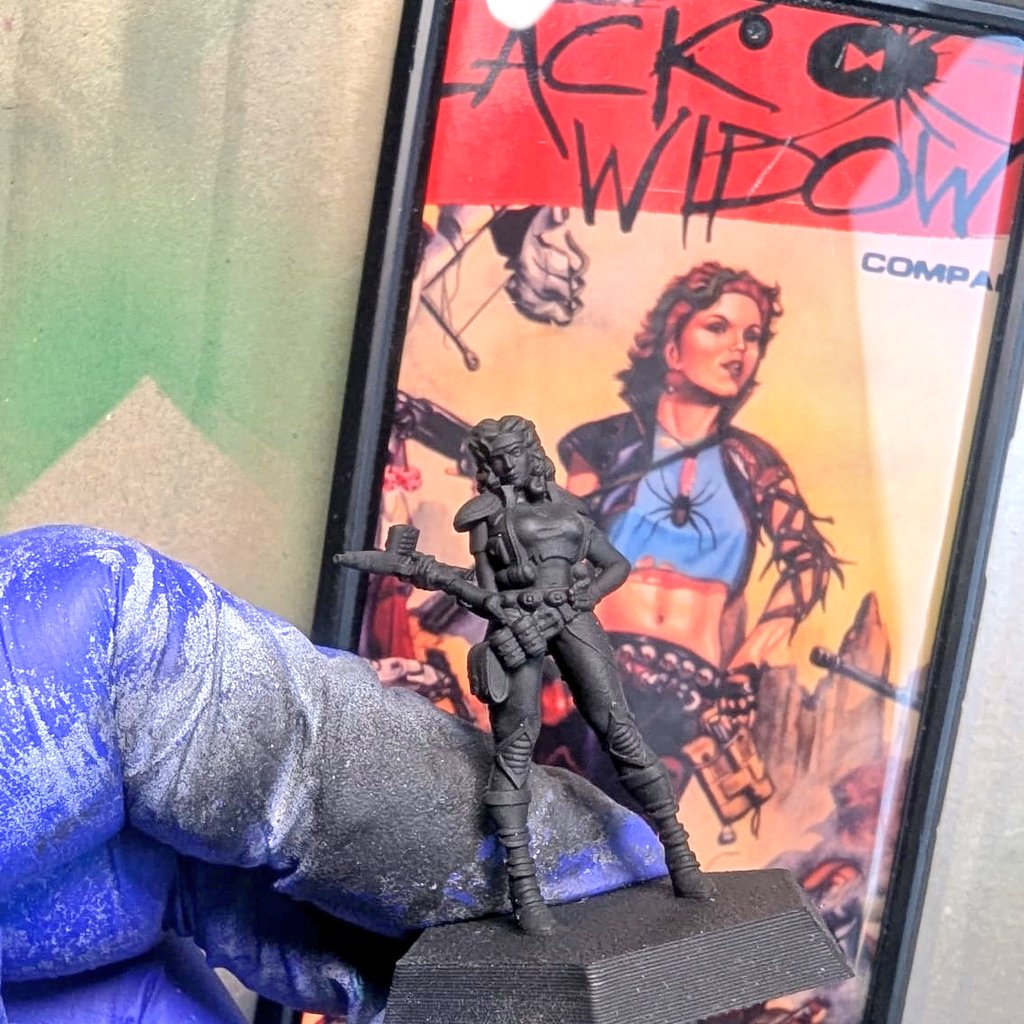 SalvageDropMech's tweet image. Alright, time to do some painting.
Me: cracks knuckles
Also me: stares nervously at Natasha Kerensky
Guess it’s time to get better acquainted with the Black Widow… before she judges my edge highlighting. 🕷️ #Battletech #MiniPainting #BlackWidow