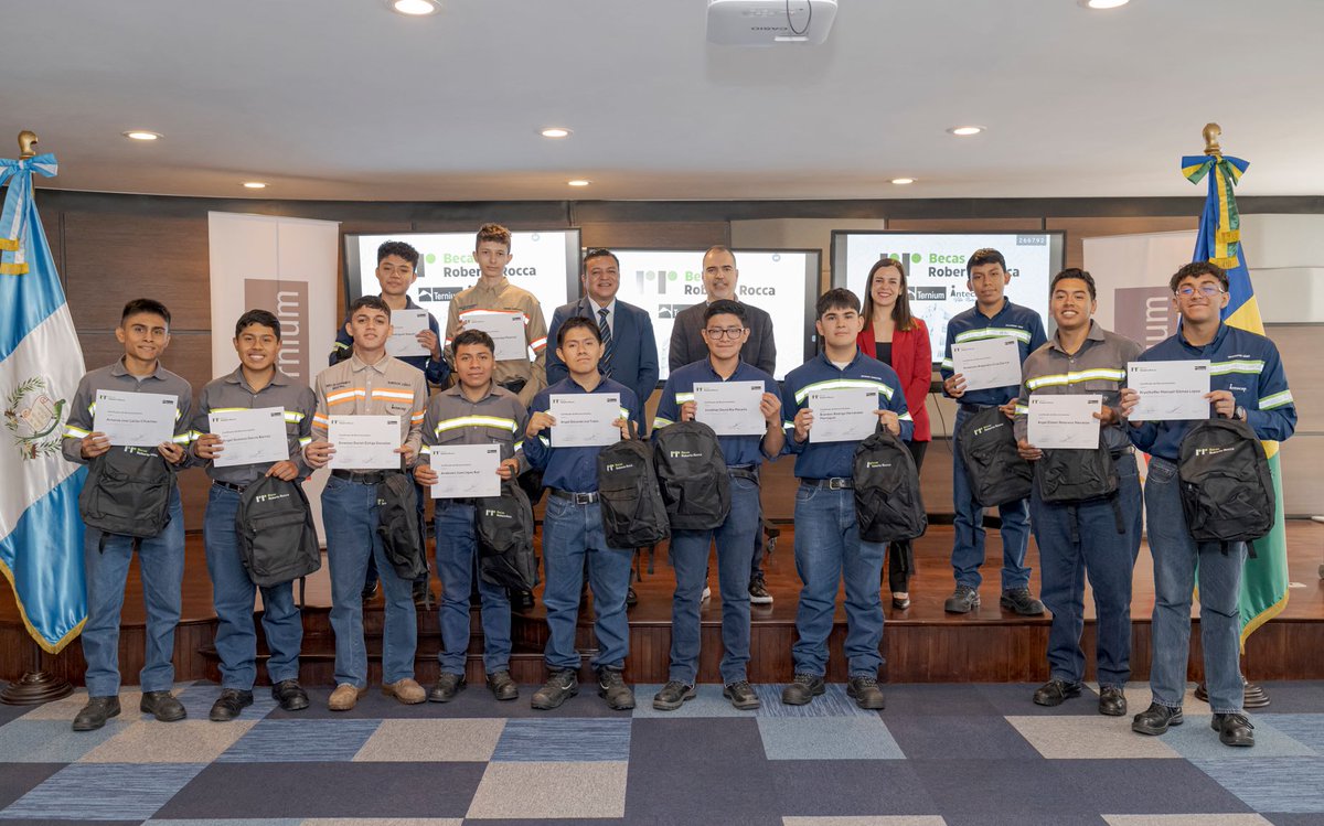 AlejandroGzzTx's tweet photo. Esta semana celebramos el esfuerzo y dedicación de 12 estudiantes de Intecap que recibieron Becas Roberto Rocca, una iniciativa de @Ternium para impulsar el talento joven en GT. Historias que nos inspiran y nos recuerdan por qué creemos en el poder transformador de la educación. https://t.co/9fr6oUHsbr