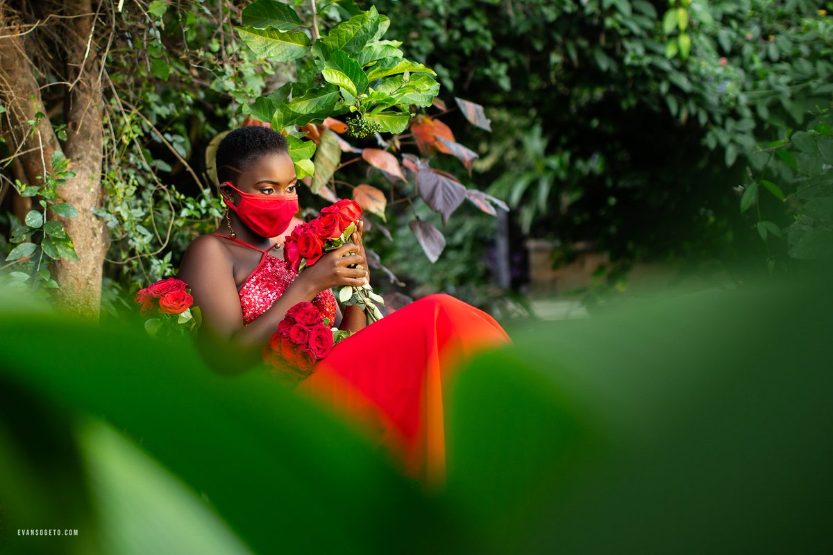 beth_odek's tweet photo. Today I wore red.
Not for love, but for loss.
A mask for the silenced,
Roses for the fallen.
Beneath this fabric, we still breathe.
Even as bullets threaten breath itself.
#MaskFriday
#BlackFriday
#endpolicebrutalityke https://t.co/oafCpWnQm1