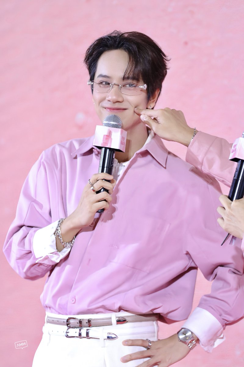 จิ้มแจ้มบุ๋ม ลักยิ้มน่ารัก

NANON LANEIGE BOUNCY 
#LANEIGExNANON
#LaneigeBouncyMomentwithNanon
#mynameisnanon