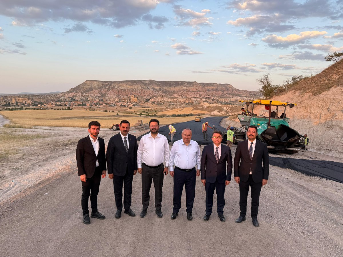 Avanos-Göreme Yolu Sıcak Asfaltlama Çalışması 🛣️👷‍♂

Valimiz Sayın <a href="/ValiFidan/">Ali Fidan</a>, Özel İdare Genel Sekreterimiz <a href="/huseyincam84/">Hüseyin Çam</a>, İl Genel Meclisi Başkanımız <a href="/sferalan/">Serkan FERALAN</a> ve İl Gençlik Kolları Başkanımız <a href="/NecatiYurtbilir/">Necati YurtbiLir</a> ile birlikte, Göreme’mize alternatif güzergâh olan Avanos-Göreme