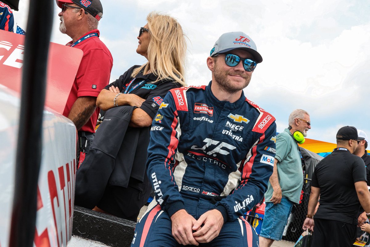 That’ll conclude Practice. 

Here’s where they ended up: 
<a href="/KadenWHoneycutt/">Kaden Honeycutt</a> -P6
<a href="/connerjones88/">Conner Jones</a> -P20
<a href="/mattmillsracing/">Matt Mills</a> - P25

Qualifying 🔜 on FS2

#PressTheAttack | #TeamChevy