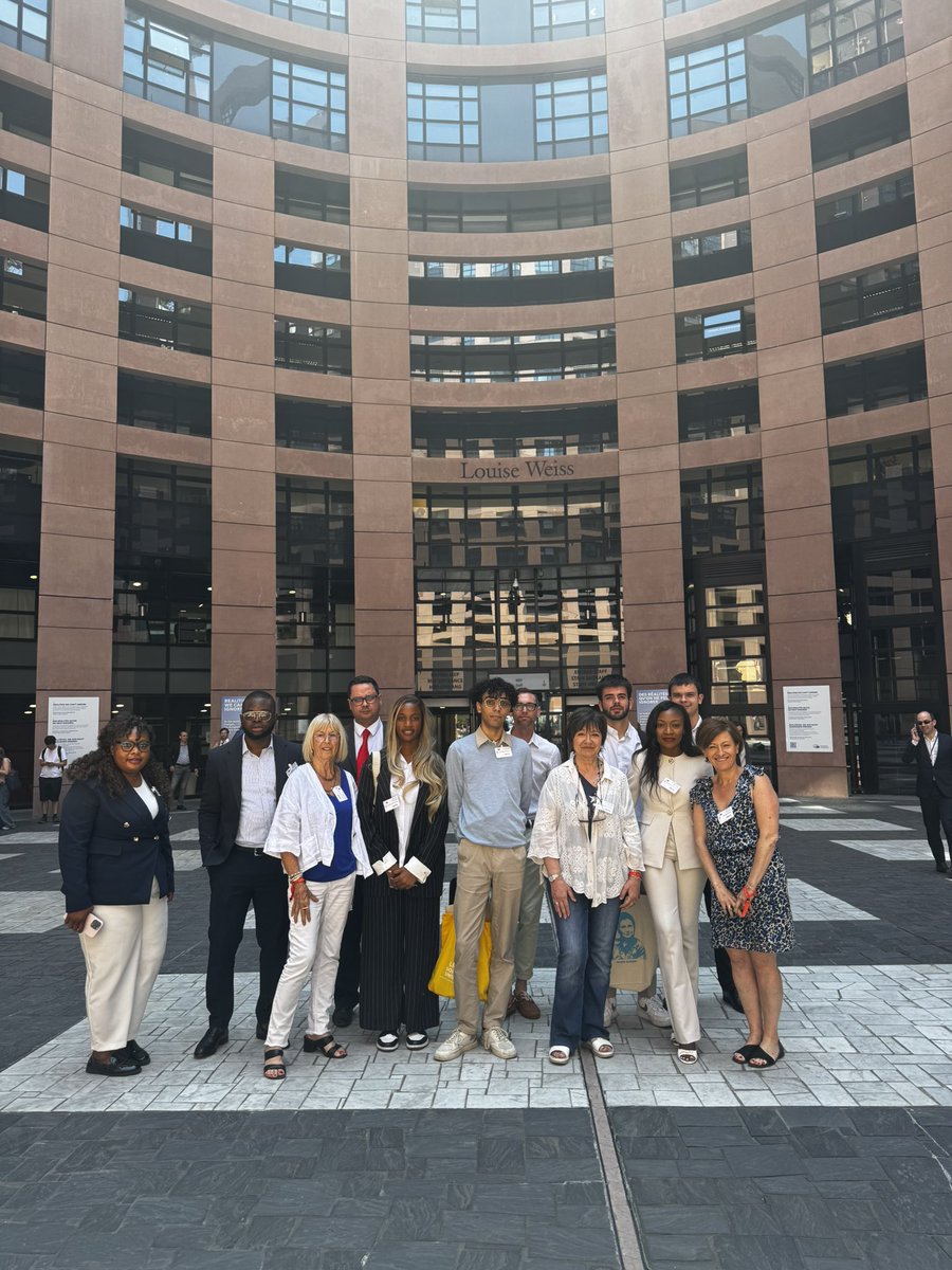 Stéphanie Yon-Courtin (@s_yoncourtin) on Twitter photo Ravie d’avoir accueilli au Parlement européen un groupe de militants <a href="/Renaissance/">Renaissance</a> venus du 93 !
Échanges riches sur le rôle des eurodéputés, les grands défis européens et l’importance de l’engagement citoyen 🇪🇺 Ravie d’avoir accueilli au Parlement européen un groupe de militants <a href="/Renaissance/">Renaissance</a> venus du 93 !
Échanges riches sur le rôle des eurodéputés, les grands défis européens et l’importance de l’engagement citoyen 🇪🇺