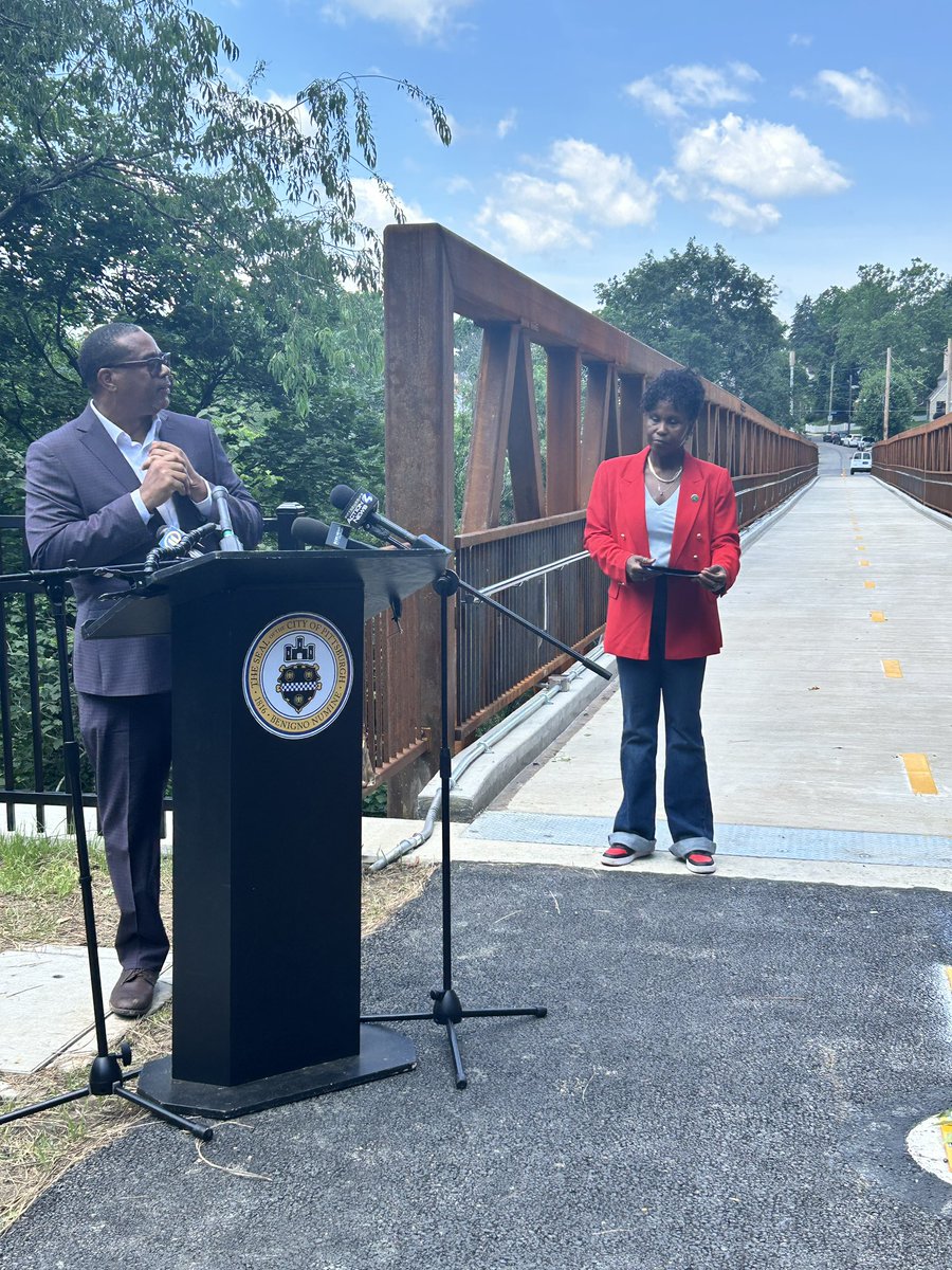 Pittsburgh's tweet image. The Davis Avenue Bridge is officially open!
This long-awaited connection restores critical pedestrian and bike access to Riverview Park for residents of Brighton Heights — a major win for safer, stronger, and more connected communities.