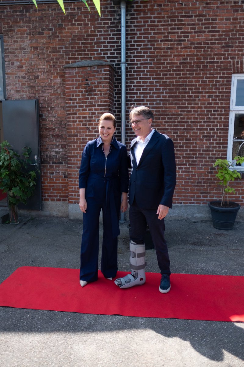 Stort tillykke med jubilæet, Mette! 10 år som formand for Socialdemokratiet og 6 år som statsminister - sikke en bedrift. Fra mig og hele Dansk Erhverv skal lyde en kæmpe tak for at vise stærkt lederskab i en tid, hvor netop det er, hvad Danmark og Europa har brug for. Tak for et