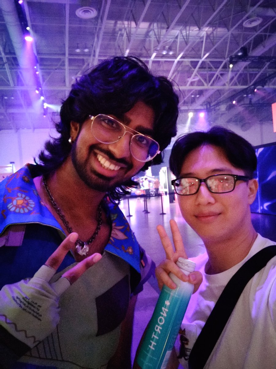 WinstonChenVO's tweet image. Yo I just found this guy waking around idk he&apos;s kinda tall