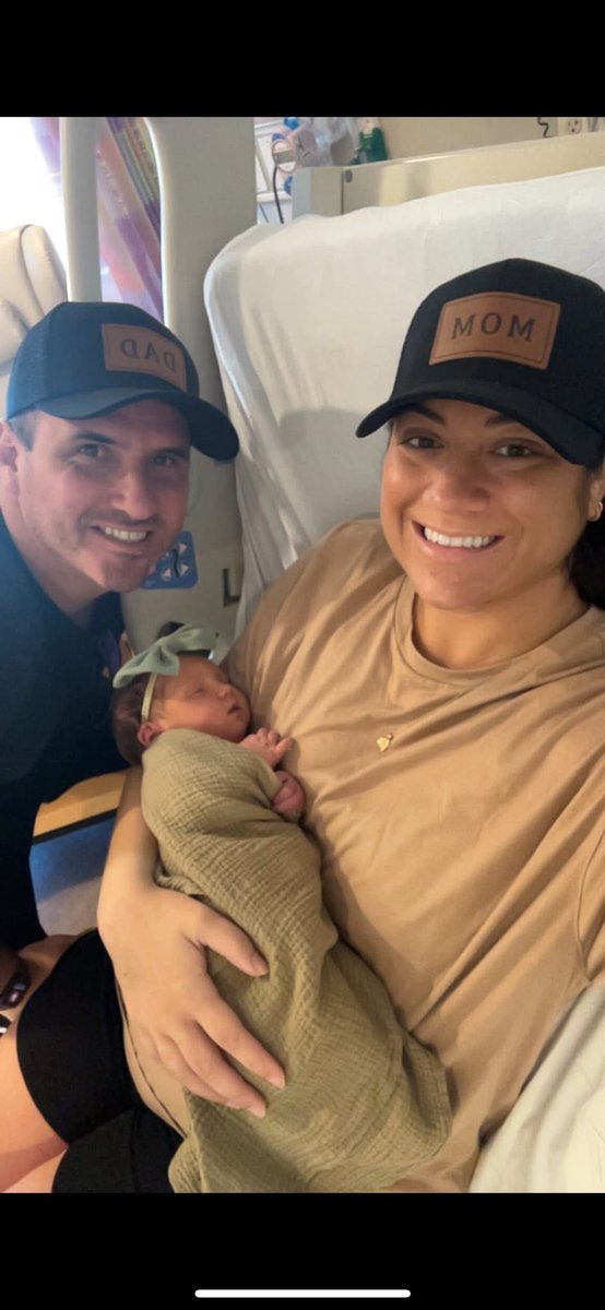 Happy Friday, you guys!!!

What a week! 
- Fathers Day Celebrated
- Started Summer Games w/ the Team
- Celebrated my Birthday

BUT none better than welcoming our daughter into the world on Tuesday‼️
