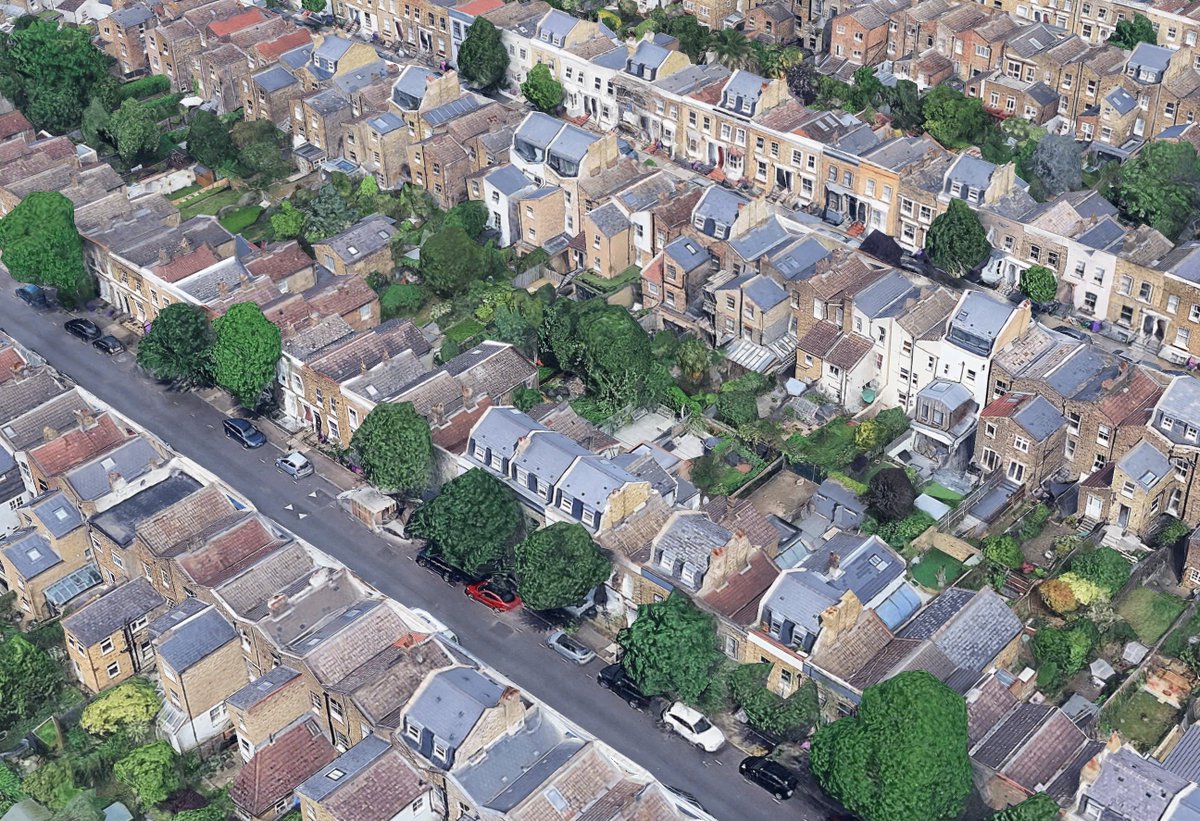 SCP_Hughes's tweet photo. Since 2017, Tower Hamlets has allowed mansard roof extensions in two conservation areas, subject to a strict design code. It then consulted on extending this to many more areas, receiving 93% support. This week, it decided to go ahead. A small landmark for London densification. https://t.co/XvnXlYVn4J