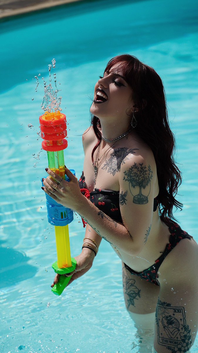 Wanna have a pool party? 🎉 https://t.co/tbcUynXHhX