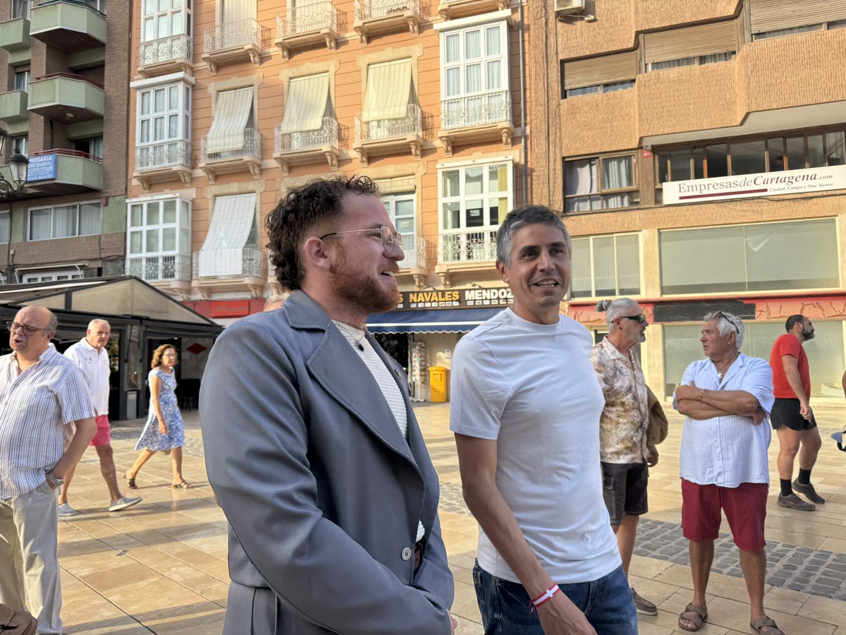 Izado de las banderas de la diversidad con motivo del #EnorgulleCT 2025 organizado por <a href="/GALACTYCOCT/">Colectivo GALACTYCO</a> 🏳️‍🌈🏳️‍⚧️

📍 Palacio Consistorial de #Cartagena 🇩🇰