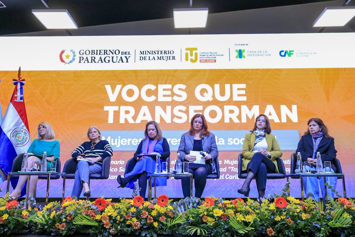 🙋‍♀️ 5⃣ Mujeres que transforman participaron del panel de “Voces que Transforman: Mujeres Lideresas de la Sociedad” respondiendo a preguntas ¿Cómo se lidera desde lo técnico, lo político y lo académico siendo mujer? y ¿Qué impulsaron desde sus cargos? 

🔗 lc.cx/wyWR-p