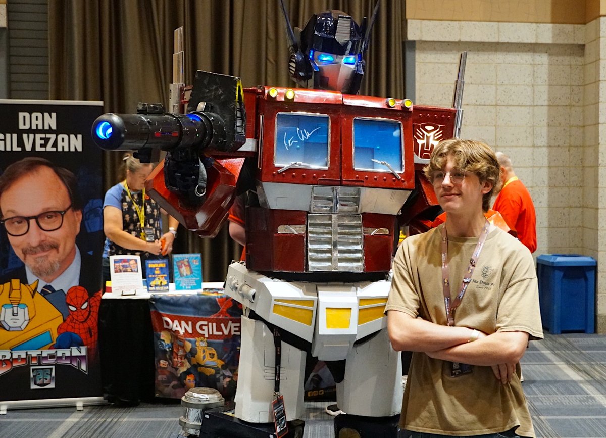 GrandWayneCC's tweet image. We hosted THE Transformers Convention Event of the Summer! BotCon ‘25 was a blast! #DTFW