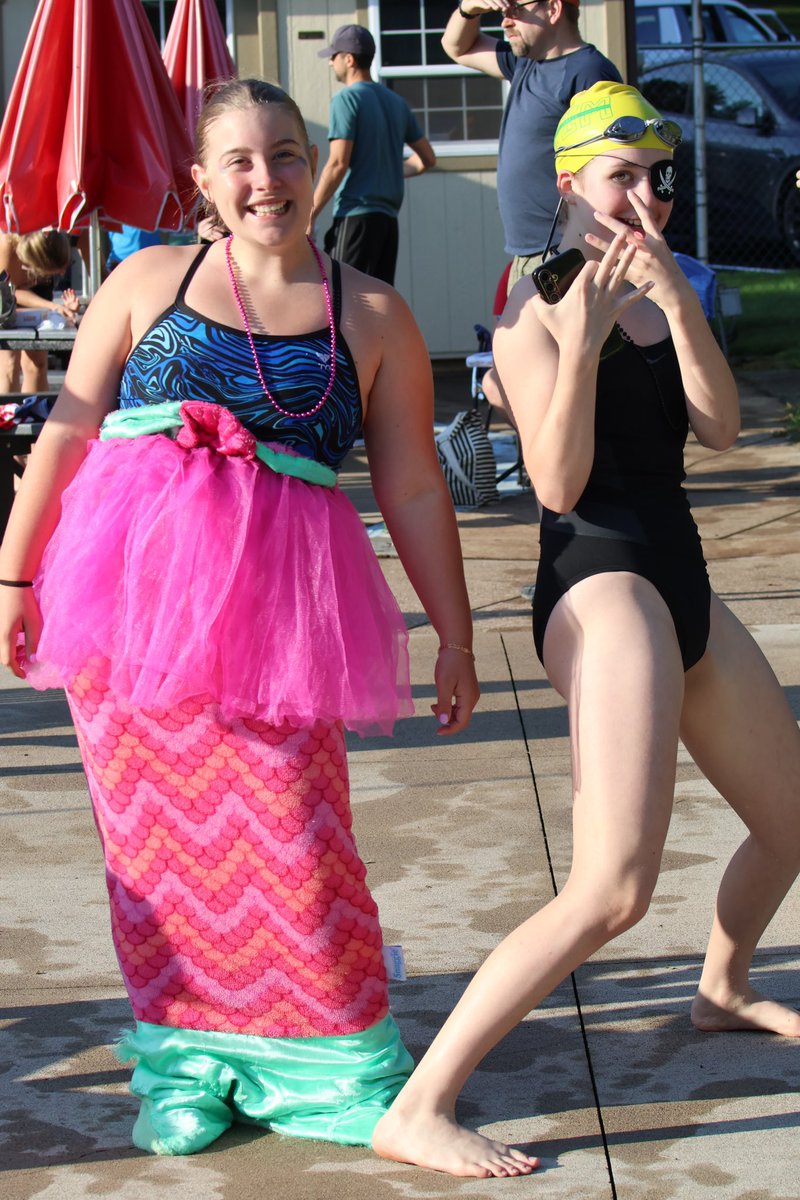 SwimAmherst's tweet image. Mermaids defeat the pirates to take the trophy in ‘25!