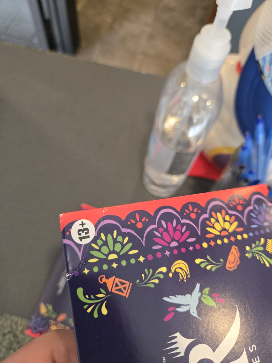 topomato's tweet photo. Not sure who's idea it was from Scalefast or WotC but lairs came in a bubble mailer instead of small paper box this time. This bubble mailer had only one piece of thin cardboard paper to prevent damages to the lairs.

Nice Job, yall did it Dx
#wotc
#scalefast #secretlair https://t.co/xMCMiXcfxG
