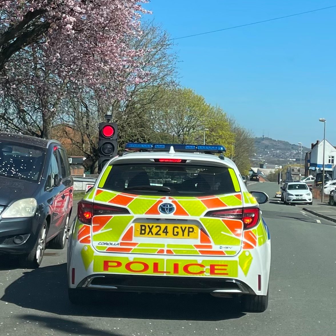 BrierleyHillWMP's tweet image. It's sunshine this evening in the Dudley borough and the police are on patrol in your area. Make sure you stay hydrated and stay sensible in the sun #EUnitResponse