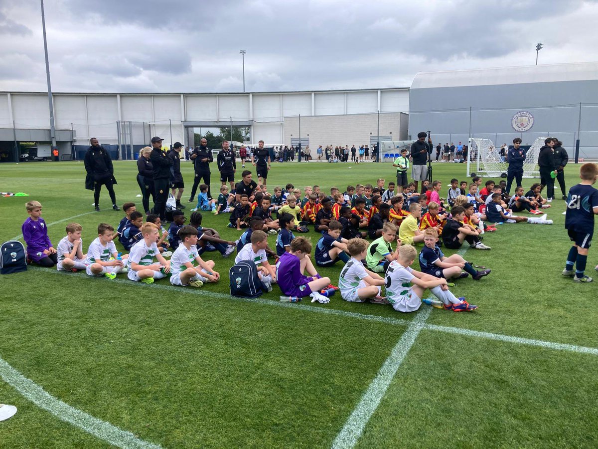 🗣️ Manchester City Pro Club Series 9 

Last weekend one of our foundation phase groups participated in a pro club series hosted by Manchester City. 

A fantastic experience for the players playing against some excellent teams in a fantastic environment ⚽️🟢⚪️