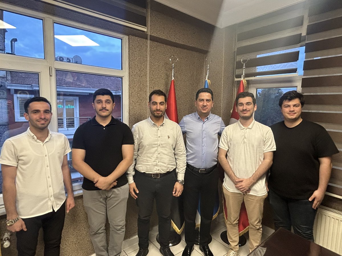 Boğaziçi Üniversitesi Türk Araştırmaları Klübünün genç üyeleri Derneğimizi ziyaret ederek bizleri mutlu etti. Ziyaretleri için teşekkür eder, kendileri vesilesiyle tüm ekibe başarılar dileriz.