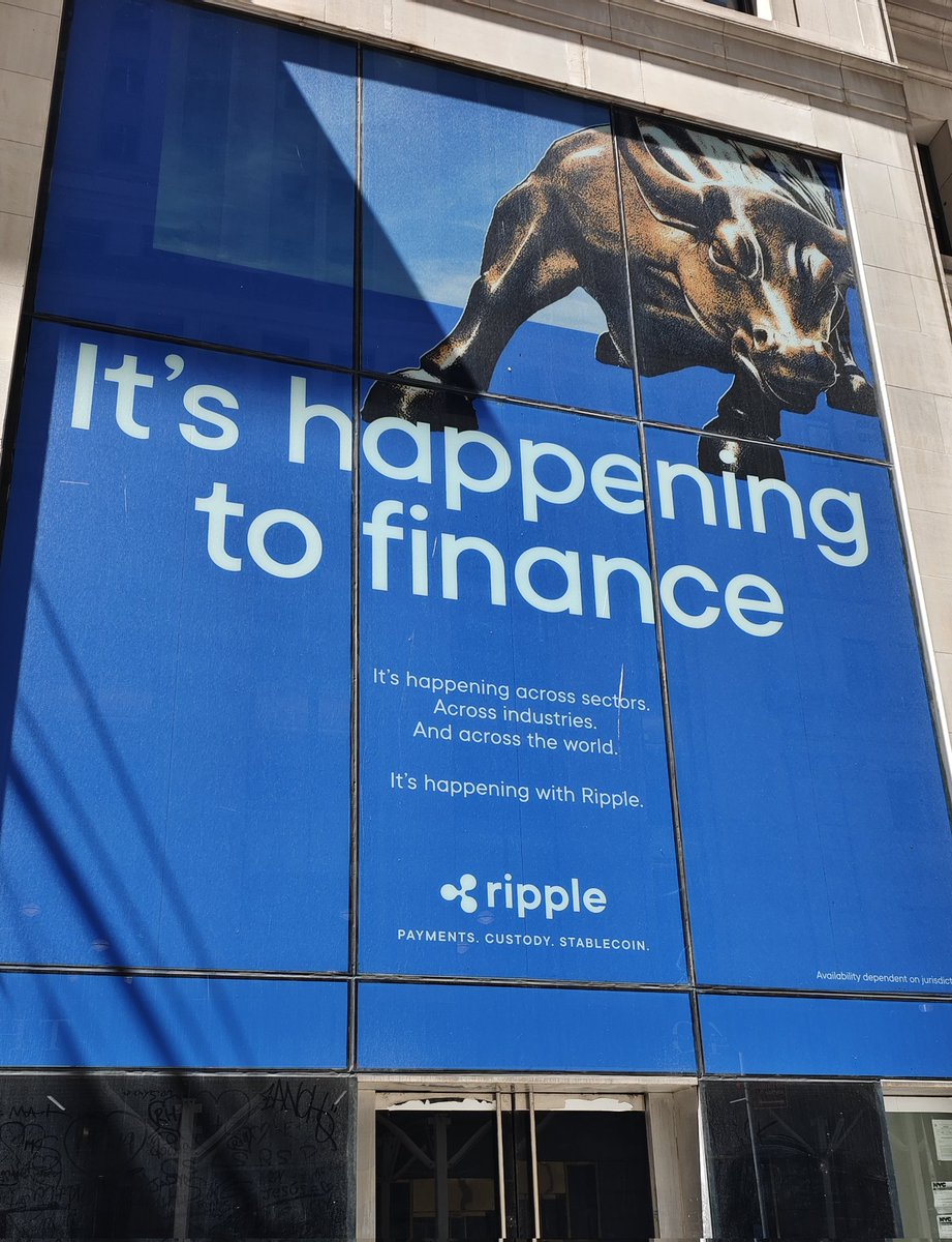 ニューヨーク #ウォール街 にリップルの広告が‼️🗽🇺🇸 そしてニューヨーク証券取引所の前は観光地化してました。