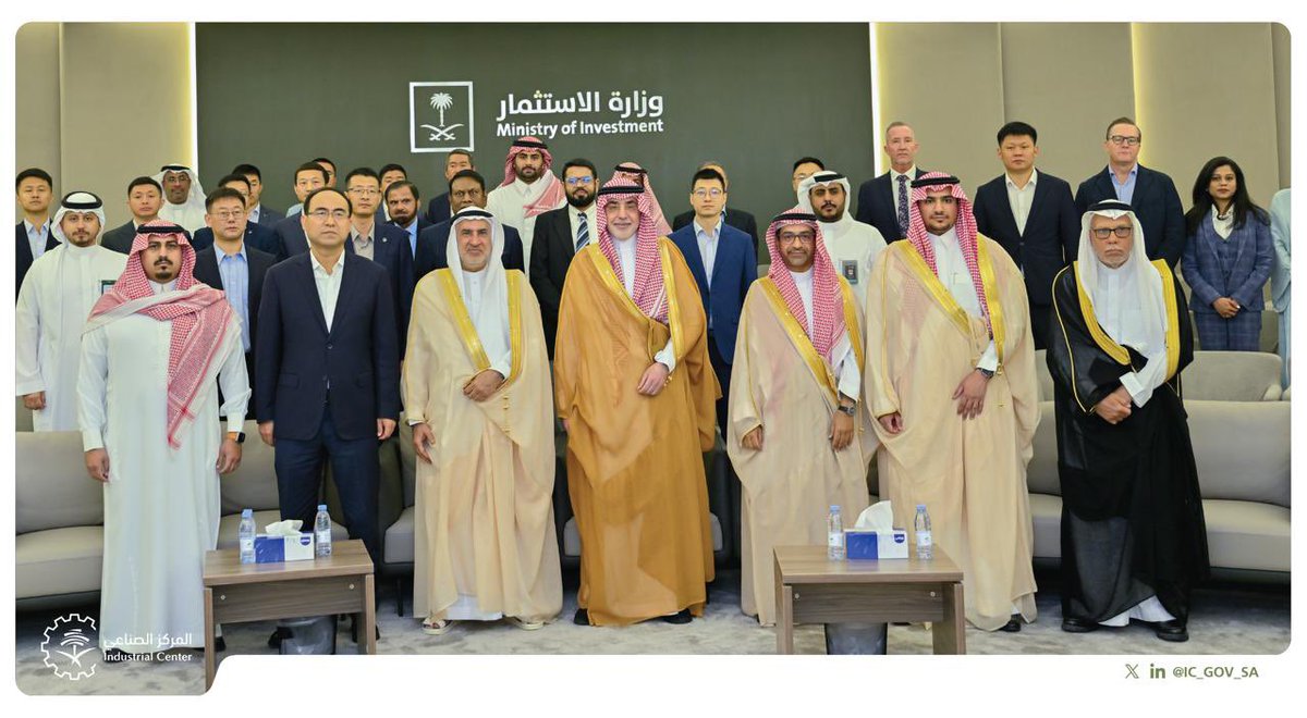 في خطوة استراتيجية لتعزيز التوطين في قطاع المركبات، وقع #المركز_الوطني_للتنمية_الصناعية مذكرة تفاهم رباعية مع وزارة الاستثمار وشركة فوتون الصينية وشركة بترومين بهدف تأسيس مصنع متكامل لإنتاج المركبات التجارية في المملكة حيث ستسهم هذه الخطوة في استقطاب الاستثمارات وتوفير فرص عمل