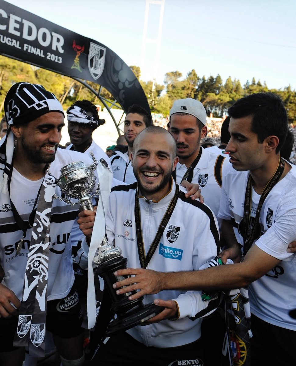 VitoriaSC1922's tweet photo. Ainda bem que os nossos caminhos se cruzaram. Para sempre um dos nossos, para sempre um Conquistador. 

Obrigado, mágico André! 🪄 https://t.co/F6smAzikgF