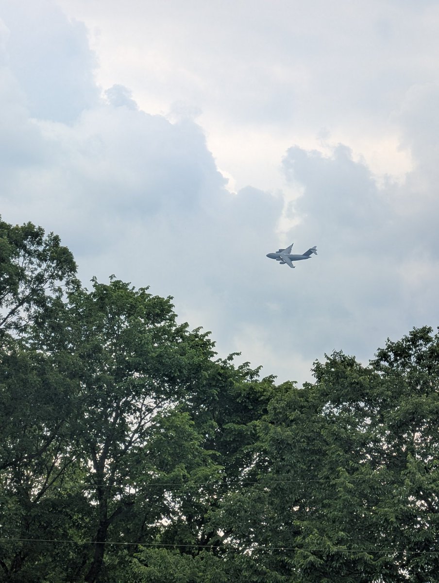 ValliStauffer's tweet image. Very cool sight and sound in our neck of the woods: Air Force C17! AWESOME!