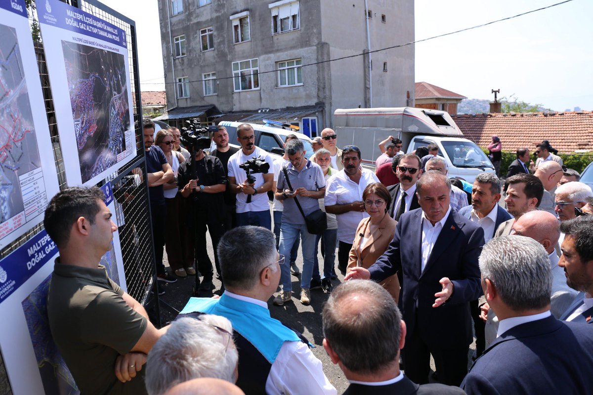 İBB Başkan Vekilimiz Sayın Nuri Aslan, 21 yıl sonra doğal gazla buluşturduğumuz Maltepe Başıbüyük Mahallesi'ni ziyaret etti. Sayın Aslan, ekiplerimizden yürütülen çalışmalar hakkında bilgi alarak mahalledeki dönüşüm sürecini yerinde inceledi. 

İstanbul’un her noktasına eşit ve