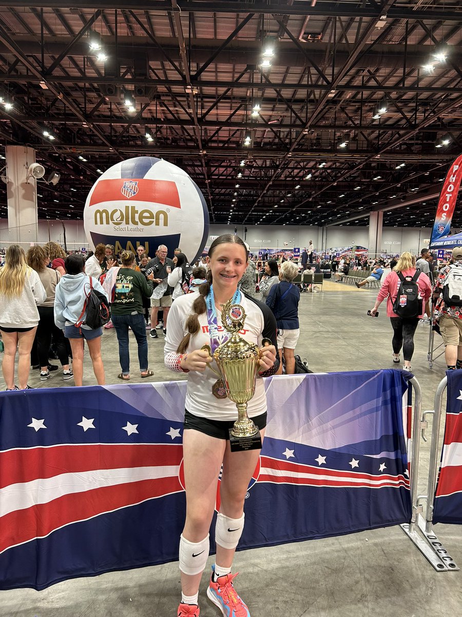 FBXhuff's tweet photo. @FinleyLawless29 volleyball team traveled down to Orlando, FL and competed in the AUU Junior National Volleyball Championships and got THIRD out of 95 teams! What an accomplishment! 
We are so proud of Finley! 💪🏼🔥
#fbx #fbx4l #bigdawg #multisportathlete https://t.co/4lKYQnd0Ls