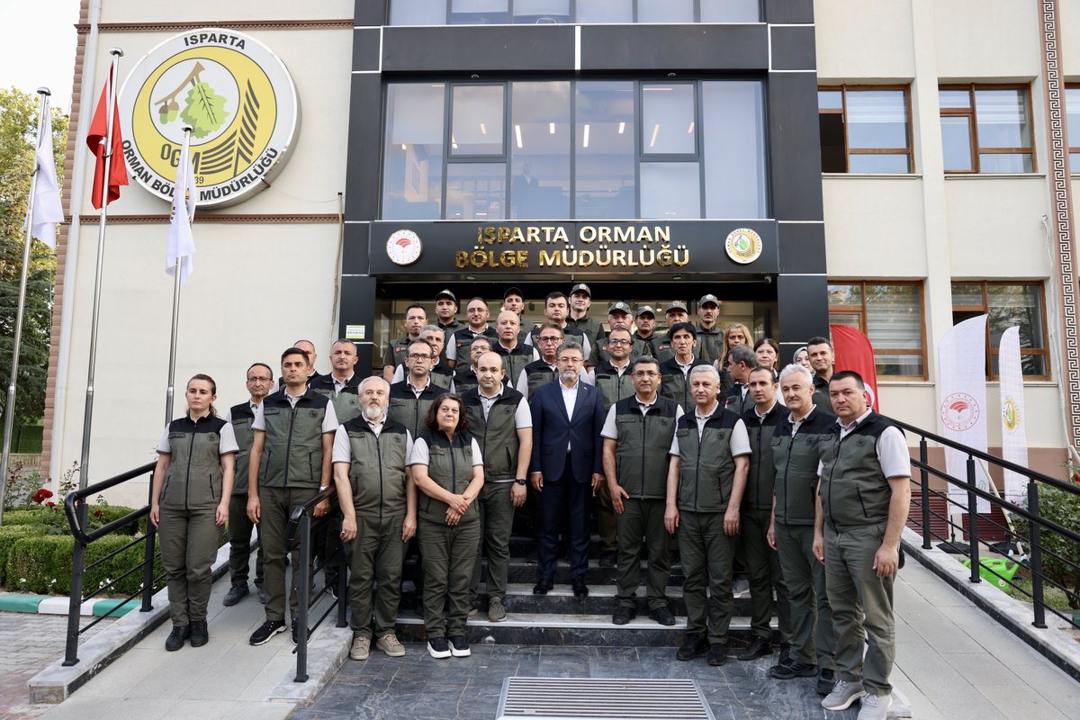 🌲 Isparta’da #YeşilVatan’ımızı korumak için cansiparane görev yapan orman teşkilatımızın kıymetli mensuplarıyla bir aradayız.

📍 Isparta Orman Bölge Müdürlüğü