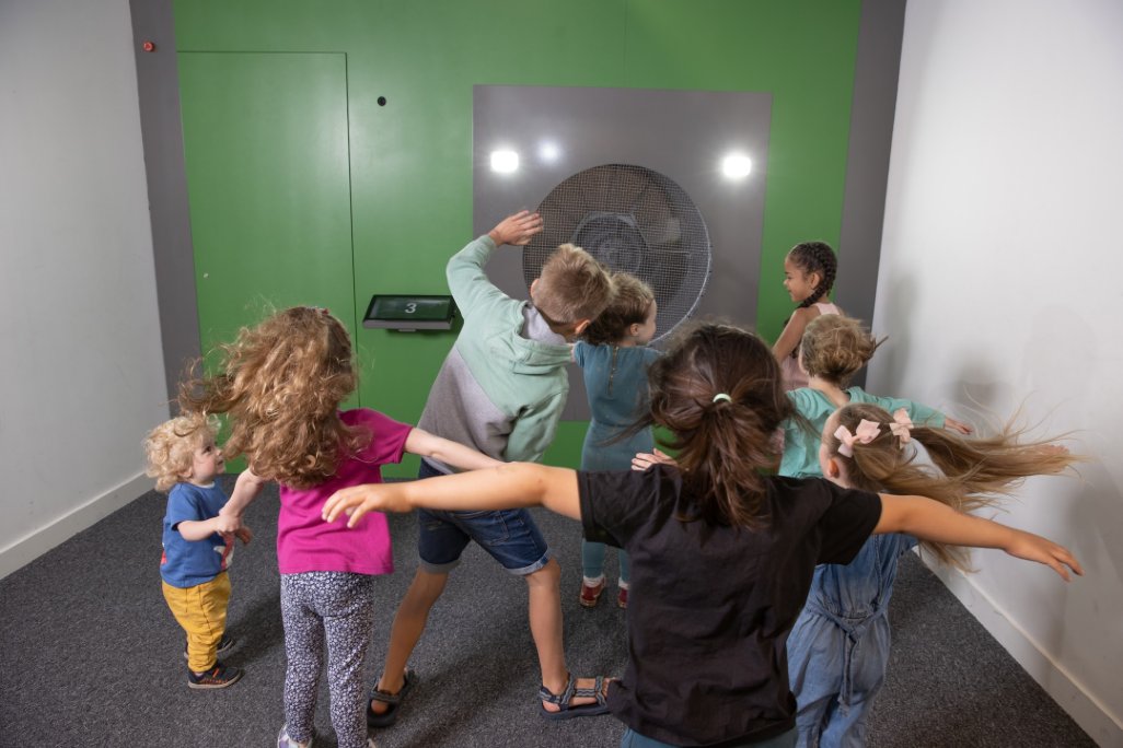 Temperatures are rising this weekend: form an orderly queue at the Hurricane, please 😜 🥵

🎟 Book tickets at techniquest.org