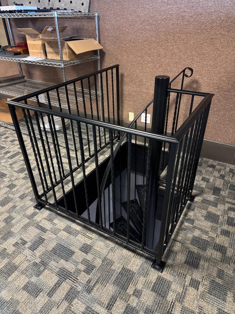 GehmanIron's tweet photo. When form meets function, magic happens! Our latest railing projects prove you can have stunning style and unbeatable strength. Check out our work and get inspired! #DesignInspo #FormAndFunction #HomeGoals #GehmanIron https://t.co/JtUPUfupz1
