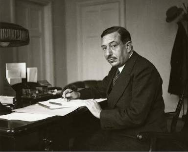 Qui per ricordare che il nostro padre nobile, l'illustre dott. Alberto Beneduce, chiamò le proprie tre figlie Idea Nuova Socialista, Vittoria Proletaria e Italia Libera.
Basatissimo.