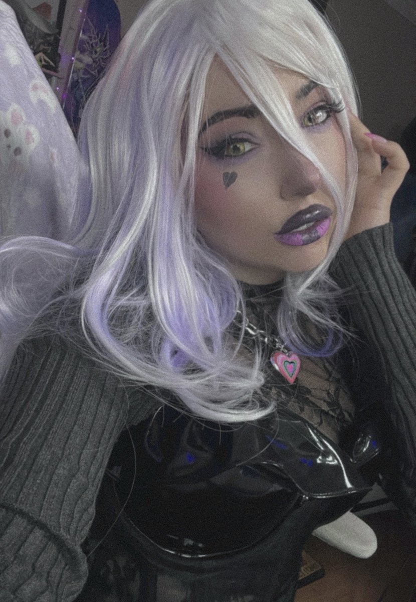 got P100 Sable while in my Sable cosplay 🥺💜 I can’t wait to bring her to a con 🖤