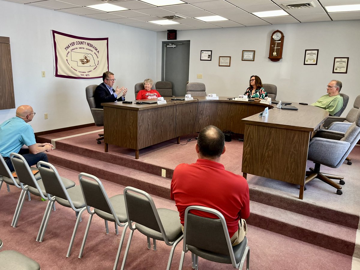I appreciated the discussion with Deshler leaders on community development plans. I am committed to advocating for the interests of rural communities across #NE03.